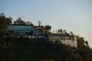 Hotel «Seven Lake Paradise», Деурали