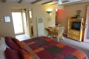A PLACE IN THE SUN Hotel - ADULTS ONLY Big Units, Privacy Gardens & Heated Pool & Spa in 1 Acre Park Prime Location, PET Friendly, TOP Midcentury Modern Boutique Hotel, Палм-Спрингс