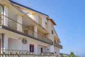 Stunning Apartment in Briatico With 1 Bedrooms and Wifi, Бриатико