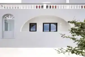 George & Joanna Suites, Фиростефани