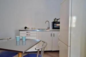 Torri Katur Studio Apartment, Пемброк