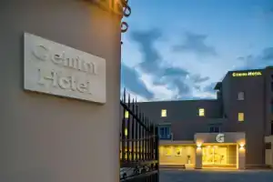 Cnic Gemini Hotel, Месонги