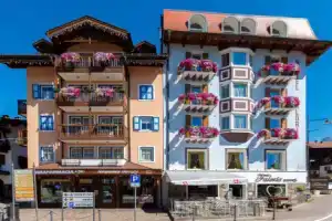 Hotel «Faloria», Моэна