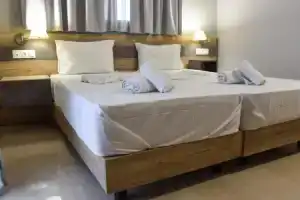 Hotel Coral, Скала Рахони