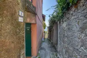 Awesome Home in Recco With Wifi and 3 Bedrooms, Камольи