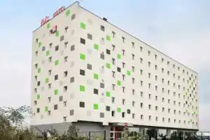 Ibis Sofia Airport Hotel, София