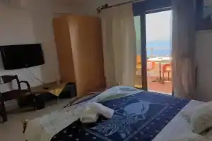 Hotel «Imperial», Дерми