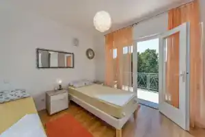 Awesome Home in Dramalj With Wifi and 3 Bedrooms, Цриквеница