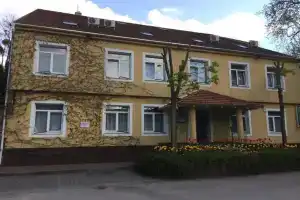 Hotel «Arnold», Тата