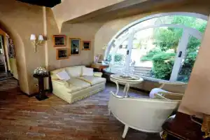 Hotel «Porto Pirgos», Паргелия