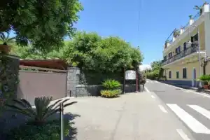Palazzo Giovanni bed and breakfast, Ачиреале