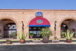 Отель «Comfort Suites At Sabino Canyon», Тусон