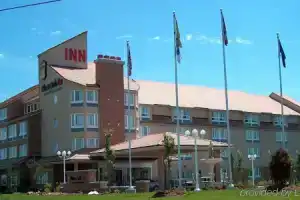 Monte Carlo Inn - Brampton Suites, Брамптон