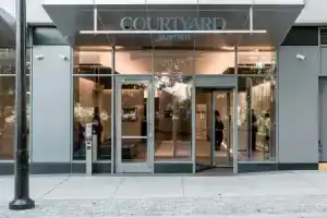 Courtyard by Marriott Long Island City/New York Manhattan View, Куинс