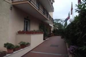 Hotel «San Nazario», Варацце