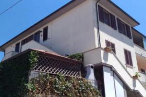 Appartamento sulle colline Toscane a 10 km dal mare, Монтескудайо