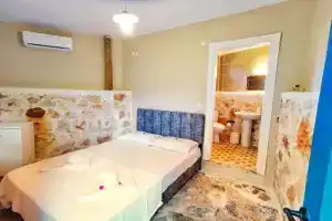 My Stone inn, Каш