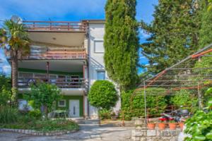 Contemporary Crikvenica Apartments With Private Parking, Цриквеница