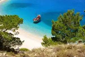 One bedroom appartement at Karpathos 100 m away from the beach with sea view terrace and wifi, Карпатос