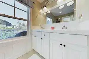 New Listing! Olivia Beach W/ Hot Tub 4 Bedroom Home, Линкольн-Сити