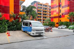 Naiharn Pearl Condo Hotel by Villacarte, Най Харн