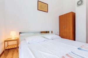 Stunning Apartment in Pinezici With 2 Bedrooms and Wifi, Pinezići
