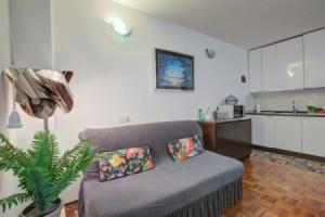 Studio Saturno 23 in the City Center, Соз-д'Улькс
