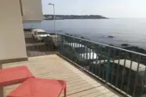 Appartamento Moon Sea House, Ачи Трецца
