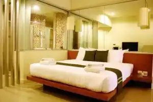 Sleep With Me Serviced Apartment, Патонг