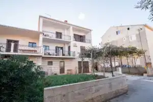 Apartment Mirjana, Супетар