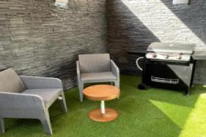 Love Room Jacuzzi Netflix, Марсель