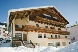 Pension Tirol, Наудерс