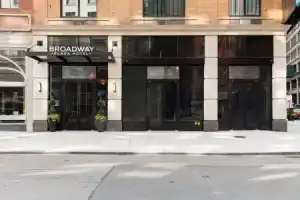 Broadway Plaza Hotel, Нью-Йорк