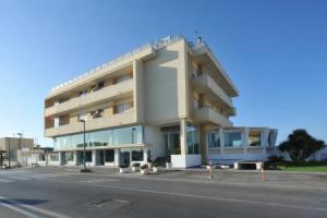 Hotel «Miramare», Латина