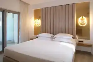 Golden Luxury Suites, Балион