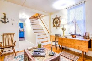 Boothbay Harbor Cottage by RedAwning, Бутбей-Харбор