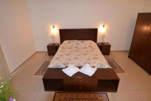 Areti Hotel, Камари