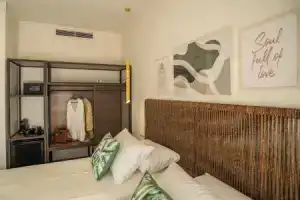 Samos Tropic Apartments, Карловаси