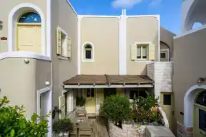 Santorini Suite Home, Фиростефани