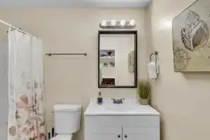 Great Downtown 4BR 8 Beds + Foosball Fun, Саванна