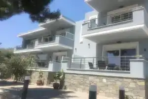 Isalos Suites, Неа-Перамос