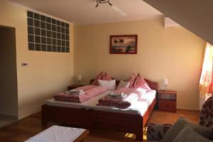 Jázmin Apartman, Харкань