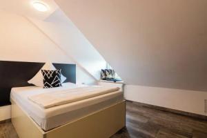 Nine Rooms Pension, Карлсруэ