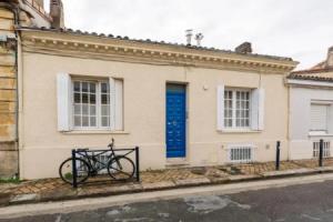 Furnished Apartment Near Palais de la Justice With 2 Bedrooms & a Garden, Бордо