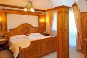 Hotel «Lorenzetti», Мадонна-ди-Кампильо