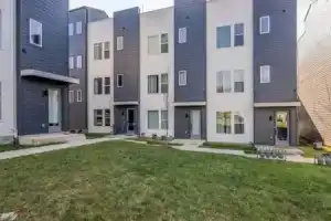 NEW Pink Howdy Oasis 13 Beds Rooftop View Parking, Нэшвилл