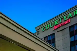 Courtyard by Marriott New York LaGuardia Airport, Куинс