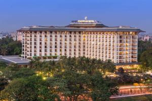 Chatrium Hotel Royal Lake Yangon, Янгон
