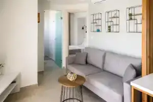 Kipos Suites & Apartments, Геннади