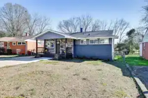 Newly Updated Home ~ 3 Mi to Downtown Charlotte!, Шарлотт